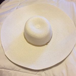 Wide brim beach hat